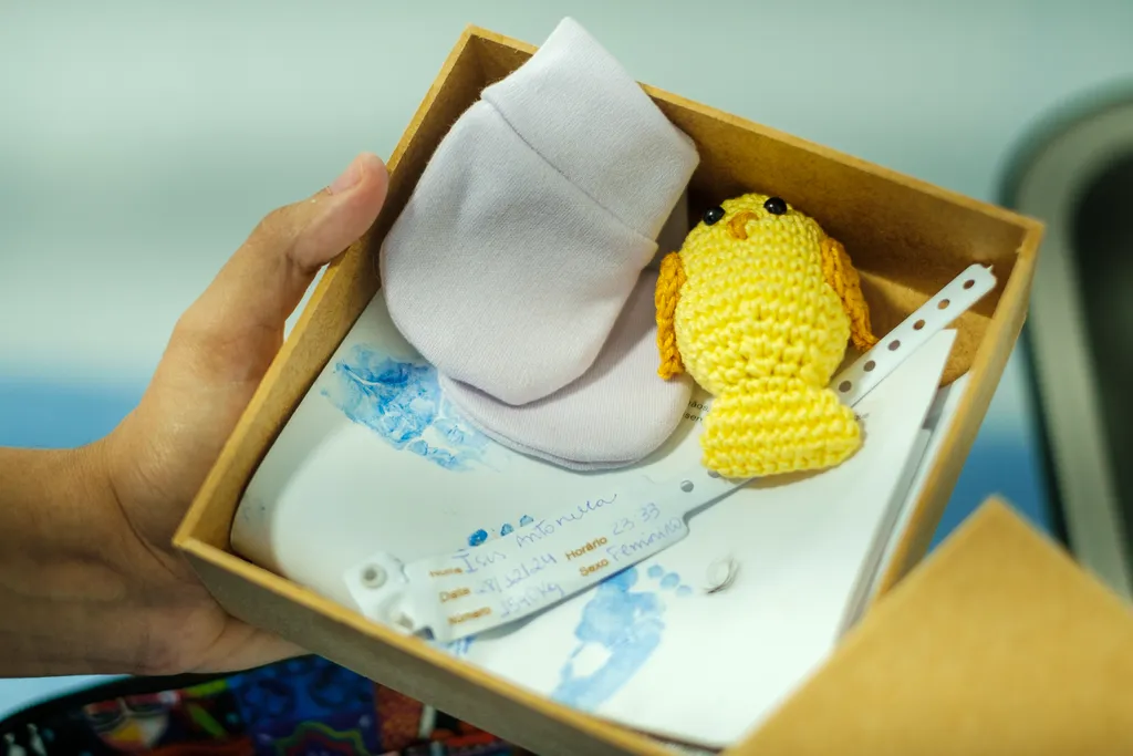 Exposição “Mesmo que breve” aborda luto gestacional e neonatal