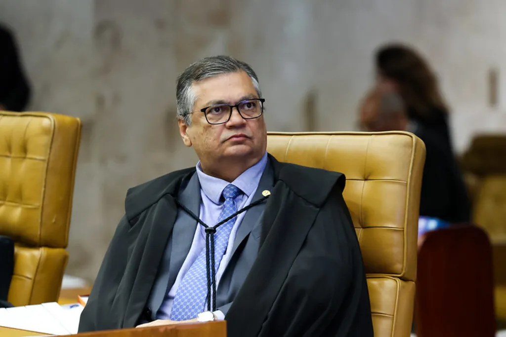 Imagem mostra minstro Flavio Dino no plenário do STF