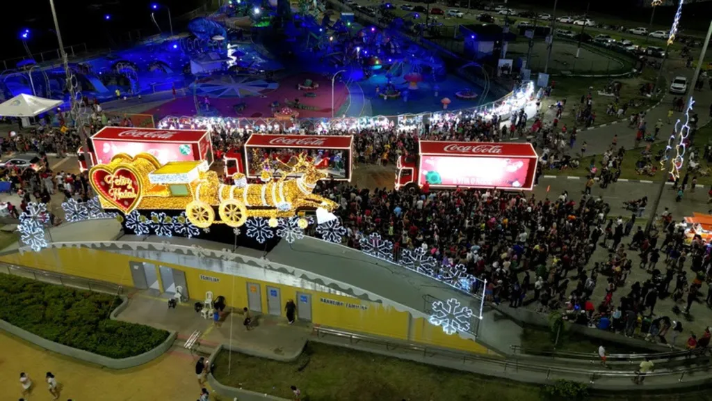 Imagem mostra caminhões iluminados no Parque do Rio Branco